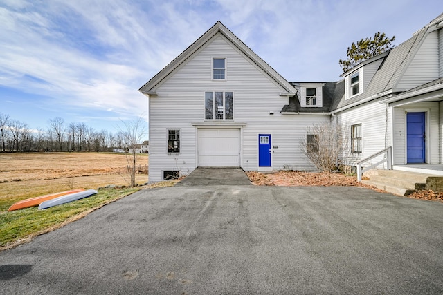 view of front property featuring a garage