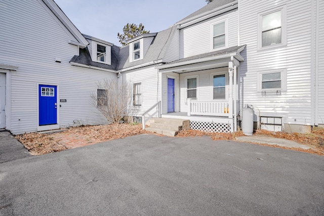 view of front of home featuring covered porch