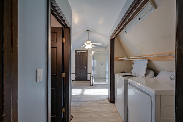 clothes washing area with ceiling fan, light wood-type flooring, and washing machine and clothes dryer