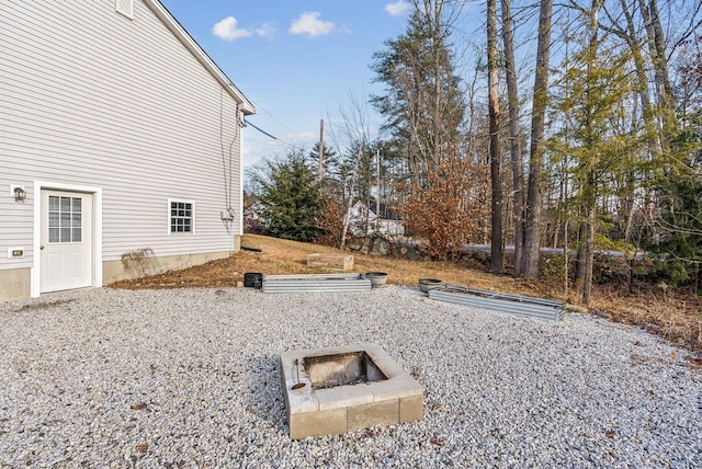 view of yard featuring an outdoor fire pit