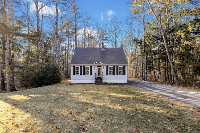 view of front of house with a front lawn