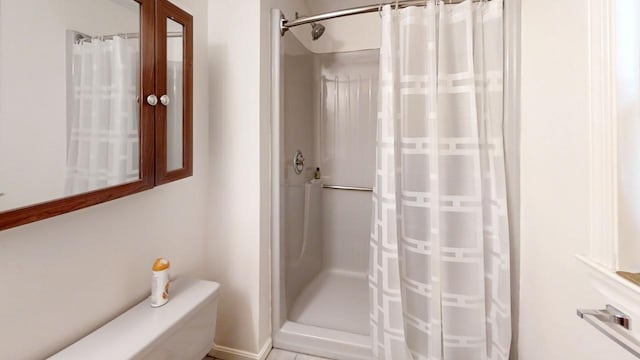 bathroom featuring a shower with curtain