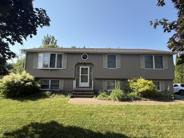 68 Laurel Cir, Bangor, ME 04401 - split foyer home with a front lawn