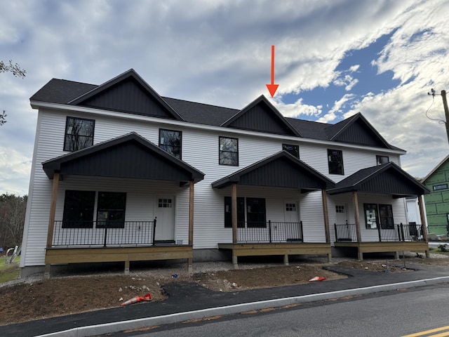 view of front facade featuring a porch