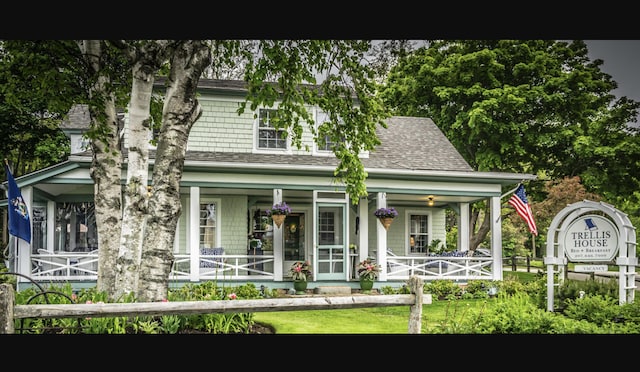 view of front facade with covered porch