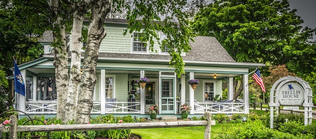 view of front of property with covered porch