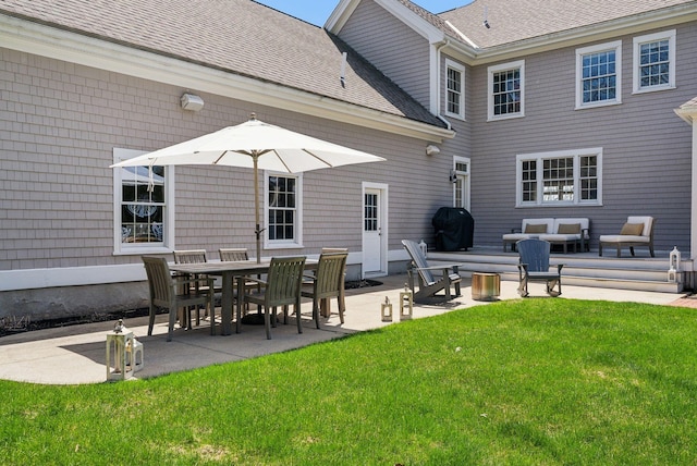 6 Ebb Tide Dr, Cumberland, ME 04110 - rear view of house featuring a yard, outdoor lounge area, and a patio area
