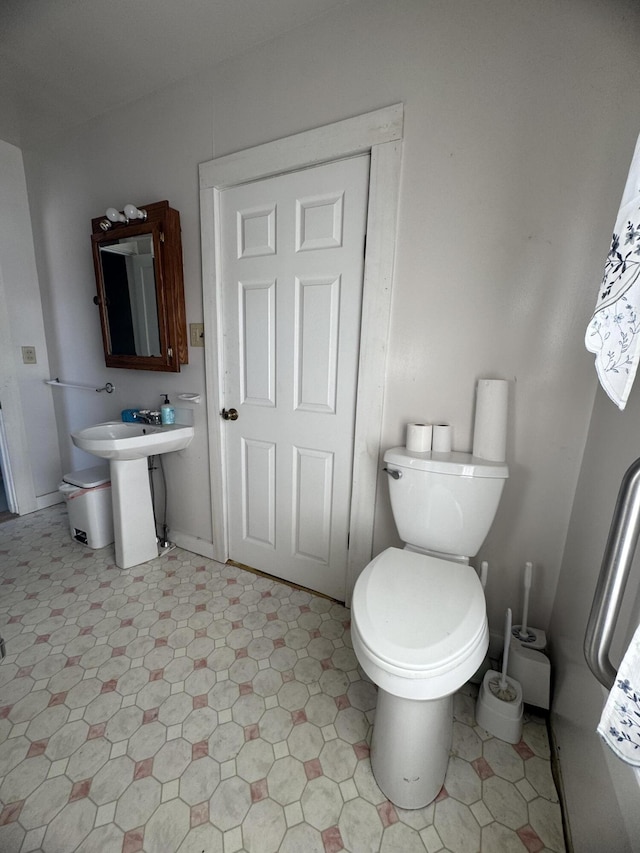 bathroom featuring toilet and sink