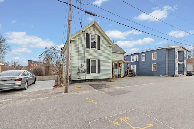 view of front of property