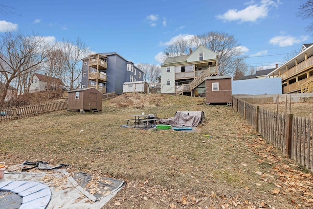 view of yard with a shed