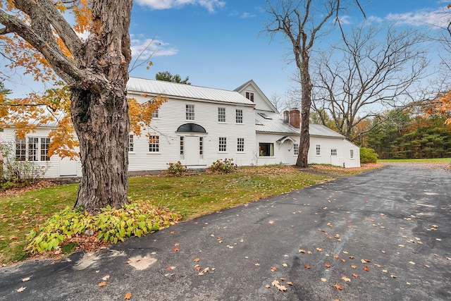 view of front property with a front lawn