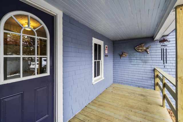 entrance to property featuring a porch