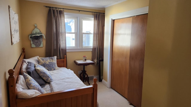 bedroom featuring light carpet, visible vents, baseboards, and a closet