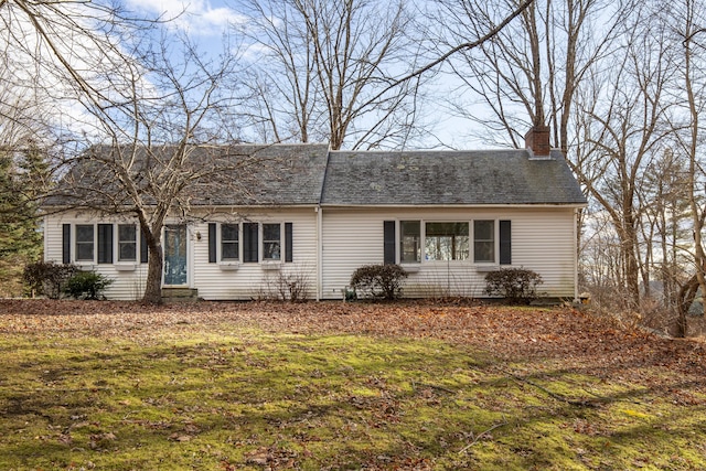 single story home featuring a front yard