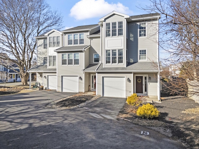 view of front facade featuring a garage