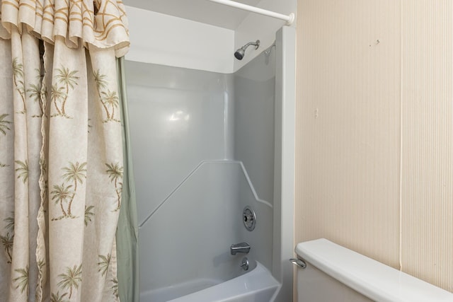 bathroom featuring shower / tub combo with curtain