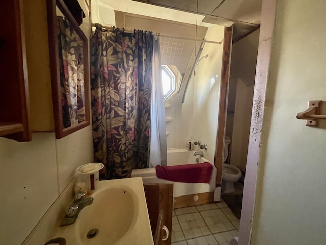 full bathroom featuring toilet, tile patterned floors, shower / tub combo with curtain, and sink