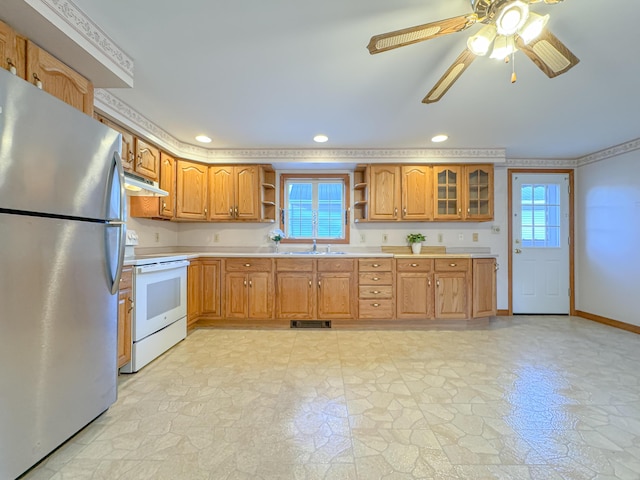 kitchen featuring white electric range, sink, ceiling fan, stainless steel fridge, and ornamental molding