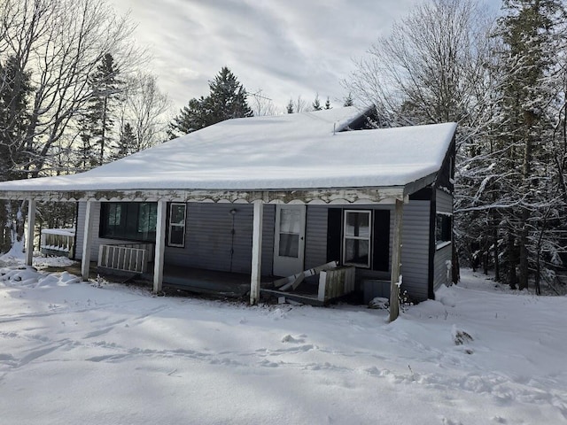 view of front facade featuring covered porch