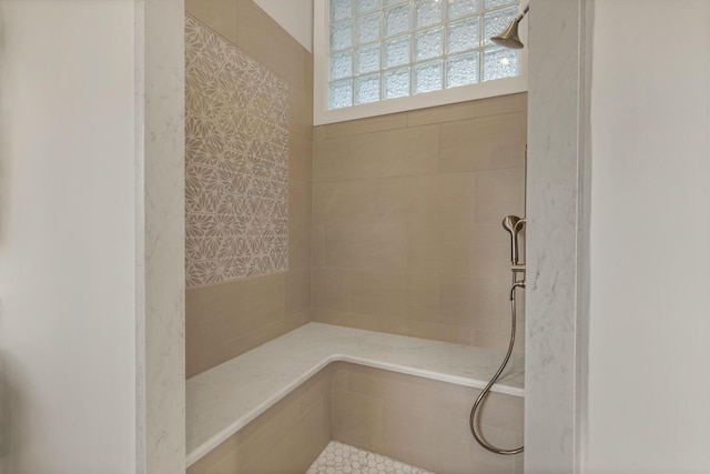 bathroom featuring tiled shower