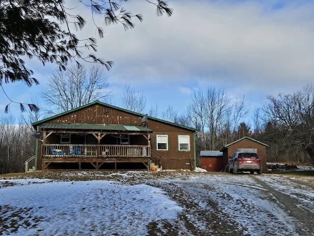 view of front of house featuring a wooden deck and a garage