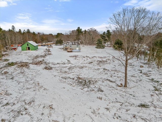 view of yard layered in snow