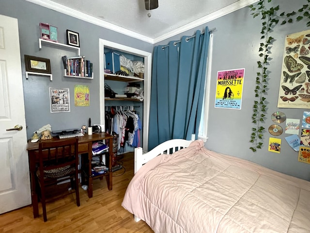 bedroom featuring crown molding, wood-type flooring, a closet, and ceiling fan