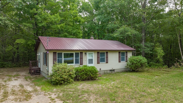 view of front facade with a front yard