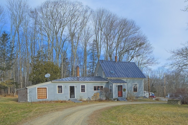 view of front of property with a front yard