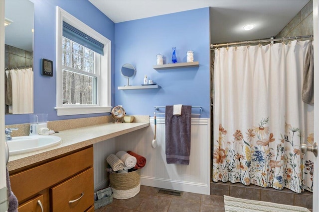 bathroom featuring vanity and a shower with curtain