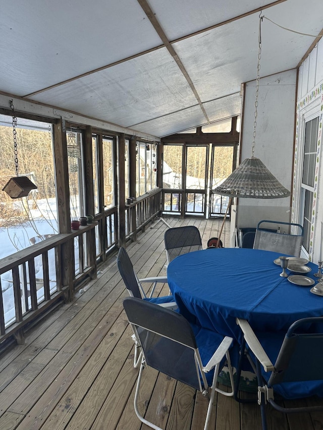 sunroom with vaulted ceiling