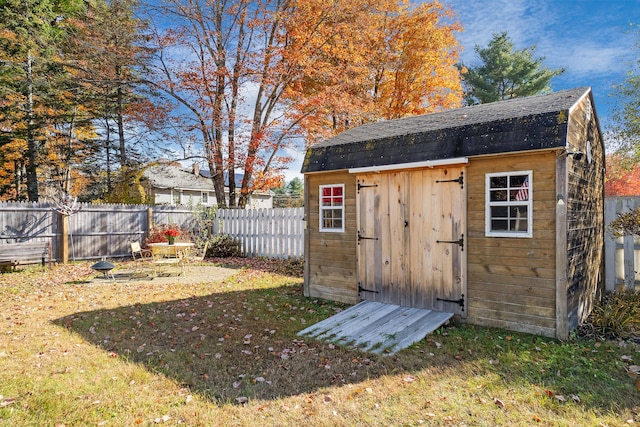 view of outdoor structure featuring a yard