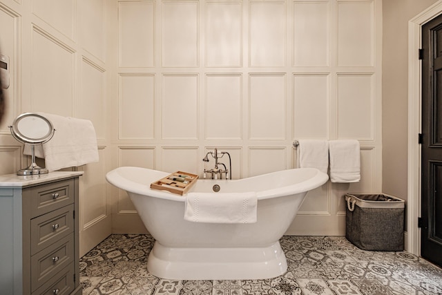 bathroom featuring a washtub