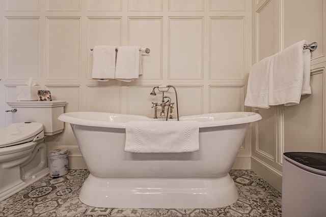 bathroom featuring toilet, tile patterned flooring, and a bathtub