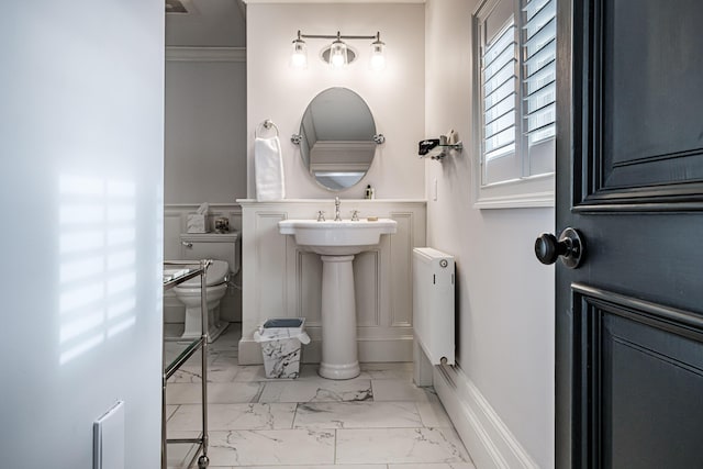 bathroom featuring crown molding