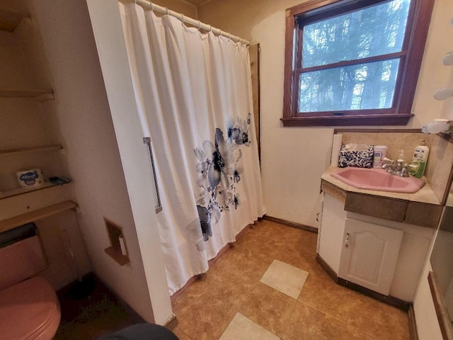 bathroom with a shower with curtain, tasteful backsplash, and vanity