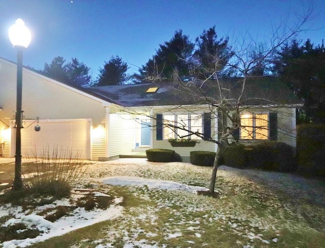 view of front facade featuring a garage