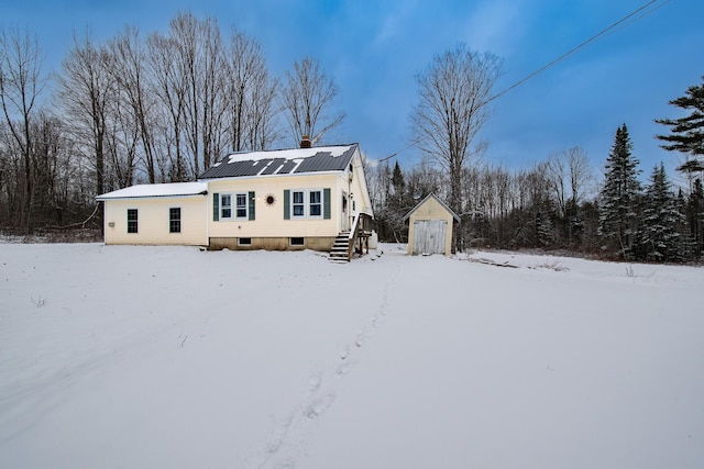 view of front facade featuring a storage shed