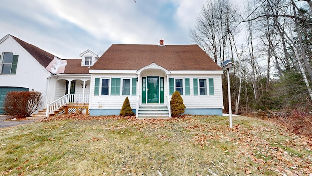 view of front of house featuring a front lawn