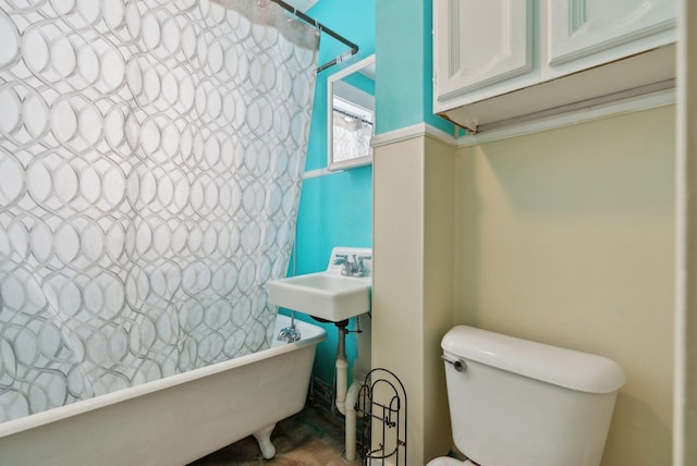 bathroom featuring sink and toilet