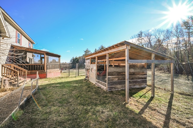 view of yard with an outdoor structure