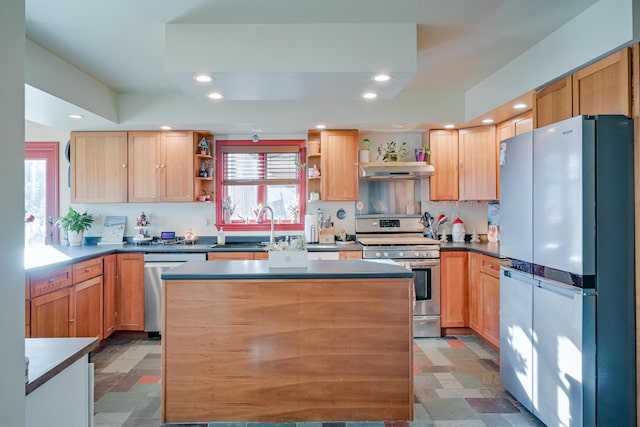 kitchen with stainless steel appliances, a center island, sink, and a wealth of natural light