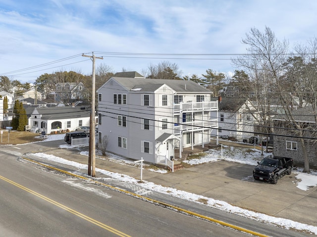 view of front of home featuring a balcony