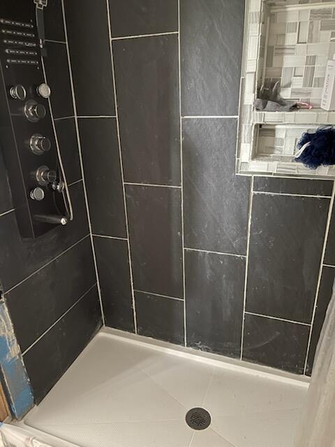 interior details with tiled shower