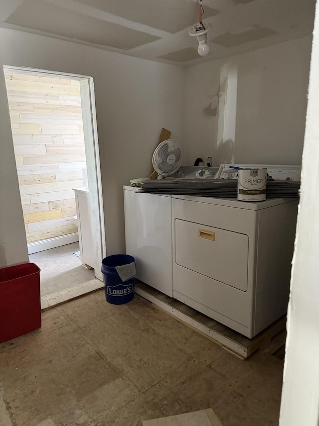 laundry room with independent washer and dryer