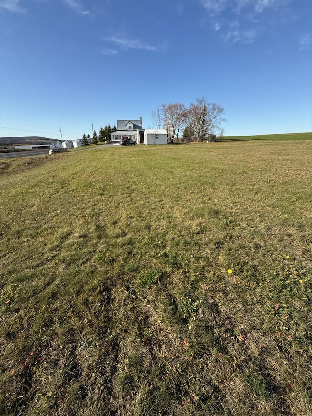 view of yard with a rural view