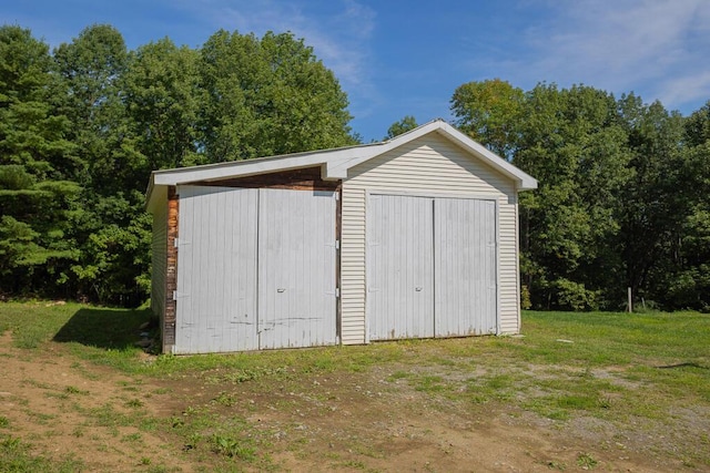 view of outbuilding with a yard