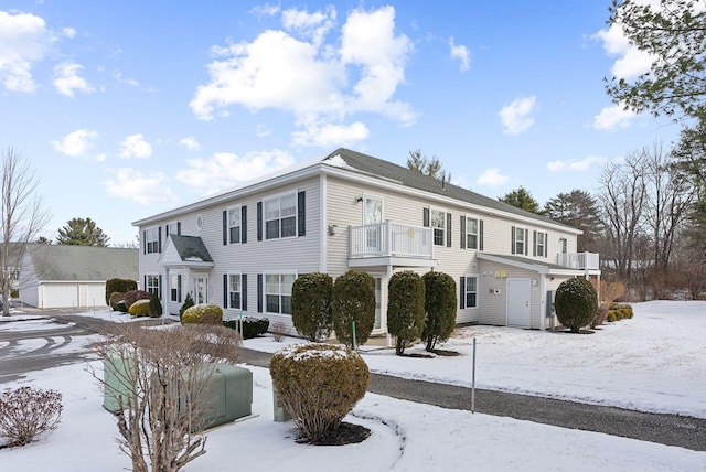 view of front of home featuring a balcony