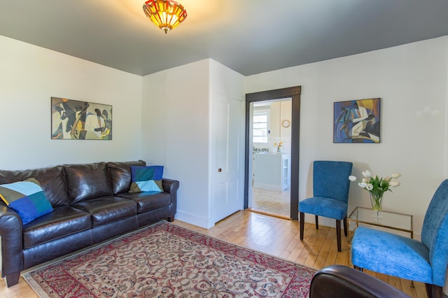 living area featuring light wood-type flooring and baseboards