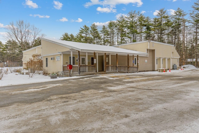 view of front of home featuring covered porch